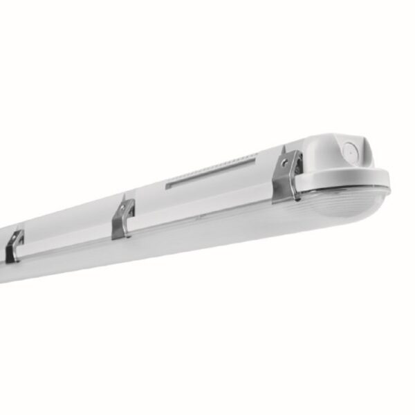 Luminaria hermética LED Ledvance Damp-Proof de 58W y 150cm, flujo de 8700 lúmenes, protección IP65 y luz neutra 4000K para techos altos